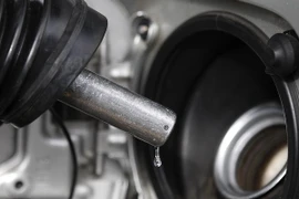 Giá dầu trên thị trường thế giới đồng loạt đi xuống 