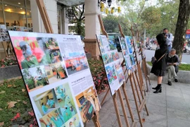 Nghệ sỹ nhiếp ảnh Nguyễn Á tổ chức triển lãm kép tại trung tâm Hà Nội