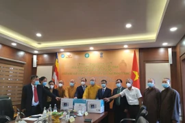 Giáo hội Phật giáo Việt Nam tặng thiết bị y tế cho nhân dân Ấn Độ 