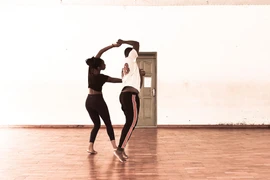 Các nghệ sỹ múa tập luyện cho đêm diễn "Phập phồng." (Ảnh: BTC)