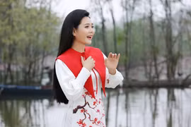 Ca sỹ Lương Nguyệt Anh thể hiện chất giọng ngọt ngào, đậm chất dân gian trong MV mới. (Ảnh: NVCC)