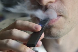 Thuốc lá điện tử: Độc tố chết người ẩn sau vỏ bọc thời thượng