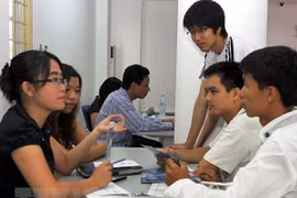ư vấn cho lao động đi làm việc ở nước ngoài. (Ảnh minh họa: Trần Việt/TTXVN)