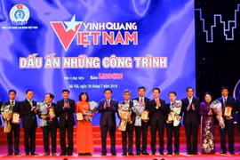 Vinh danh các công trình trong chương trình “Vinh quang Việt Nam-Dấu ấn những công trình." (Ảnh: PV/Vietnam+)