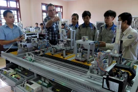 Học sinh tốt nghiệp trung học cơ sở có cơ hội rút ngắn thời gian học để có bằng cao đẳng. (Ảnh minh họa: TTXVN)