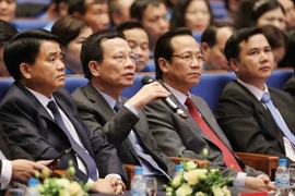 Quyền Bộ trưởng Bộ Thông tin và Truyền thông Nguyễn Mạnh Hùng trả lời câu hỏi về mạng xã hội. (Ảnh: TTXVN) 