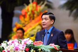 Chủ tịch Tổng Liên đoàn lao động Việt Nam Bùi Văn Cường trình bày Báo cáo của Ban Chấp hành Công đoàn khóa 11. (Ảnh; TTXVN)