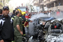 Binh sỹ Liban điều tra tại hiện trường vụ nổ bom vào Đại sứ quán Iran ngày 19/11. (Nguồn: AFP/TTXVN)