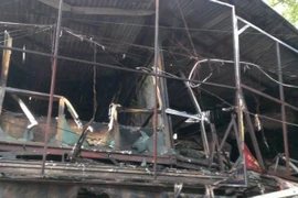 "Bà hỏa" thiêu rụi tầng 2 cửa hàng nhôm thép phố Đê La Thành 