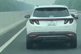 Hình ảnh xe ôtô sửa biển số bị lái xe đi cùng tuyến đường chụp lại. (Ảnh: Công an cung cấp)