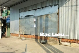 Căn nhà xây dựng trái phép, nơi diễn ra hành vi giữ người trái pháp luật, đã bị niêm phong. (Nguồn: Báo Bạc Liêu)