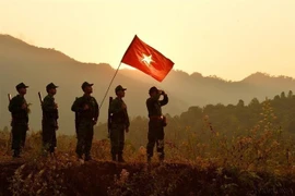 Các chiến sỹ Đồn Biên phòng A Pa Chải (Điện Biên) thực hiện chuyến tuần tra đầu năm. (Ảnh: Minh Đức/TTXVN)