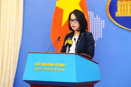 Phó Phát ngôn Bộ Ngoại giao Phạm Thu Hằng trả lời các câu hỏi của các cơ quan báo chí. (Ảnh: Minh Đức/TTXVN)