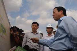 Phó Thủ tướng Trần Hồng Hà kiểm tra thực tế tại sân bay Long Thành. (Ảnh: Công Phong/TTXVN)