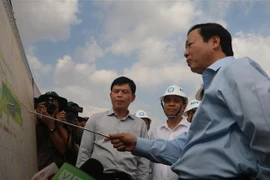 Phó Thủ tướng Trần Hồng Hà kiểm tra thực tế tại sân bay Long Thành. (Ảnh: Công Phong/TTXVN)