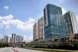 Các công trình chạy dọc Metro số 1 (Bến Thành-Suối Tiên) tăng giá cao. (Ảnh: Hồng Đạt/TTXVN)