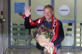 Huấn luyện viên Jurgen Klinsmann tại sân bay Incheon. (Nguồn: Yonhap)