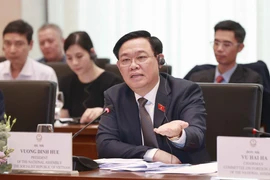Chủ tịch Quốc hội Vương Đình Huệ phát biểu tại buổi tiếp. (Ảnh: Doãn Tấn/TTXVN)