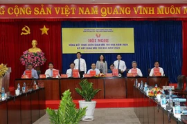 Cụm thi đua các tỉnh miền Đông Nam bộ ký kết giao ước thi đua năm 2023. (Ảnh: Huyền Trang/TTXVN)