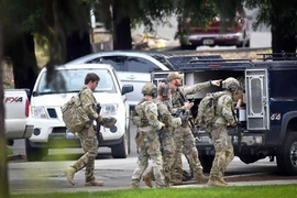 Cảnh sát Mỹ làm nhiệm vụ tại hiện trường vụ nổ súng bắt giữ con tin ở Yountville. (Nguồn: AP/ TTXVN)