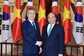 Thủ tướng Nguyễn Xuân Phúc hội kiến Tổng thống Hàn Quốc Moon Jae-in. (Ảnh: Thống Nhất/TTXVN)