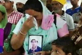 Người nhà của các công dân bị bắt cóc. (Nguồn: ndtv.com)