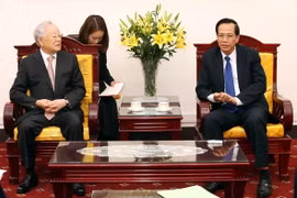 Bộ trưởng Bộ Lao động-Thương binh và Xã hội Đào Ngọc Dung tiếp ông Sohn Kyung-Shik, Chủ tịch Liên đoàn giới chủ Hàn Quốc. (Ảnh: Anh Tuấn/TTXVN)