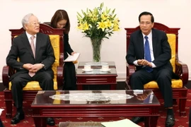 Bộ trưởng Bộ Lao động-Thương binh và Xã hội Đào Ngọc Dung tiếp ông Sohn Kyung-Shik, Chủ tịch Liên đoàn giới chủ Hàn Quốc. (Ảnh: Anh Tuấn/TTXVN)