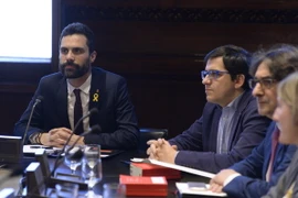 Chủ tịch Hội đồng lập pháp Catalonia tại Tây Ban Nha Roger Torrent (trái). (Nguồn: AFP/TTXVN)