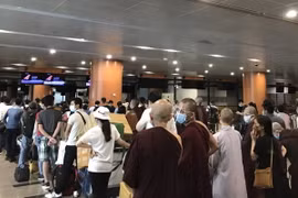 Dịch COVID-19: Đưa hơn 240 công dân Việt Nam từ Myanmar về nước
