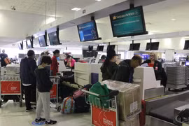 Đưa gần 270 công dân Việt Nam từ Australia về nước an toàn