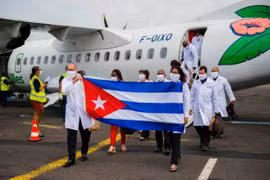 Phái đoàn bác sỹ Cuba tới Panama hỗ trợ chống dịch bệnh COVID-19