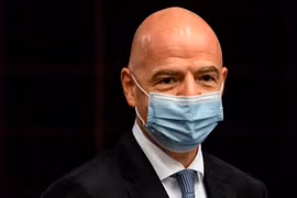 Chủ tịch FIFA Gianni Infantino mắc COVID-19. (Nguồn: skysports)