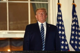 Ông Trump lần đầu trở lại Phòng Bầu dục sau khi mắc COVID-19