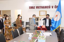 Người Việt Nam tại Séc và Ba Lan phát động ủng hộ đồng bào miền Trung