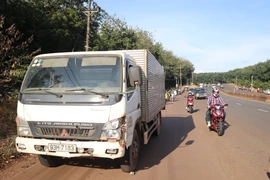 Bình Phước: Băng qua đường, nam thanh niên bị xe tải đâm tử vong