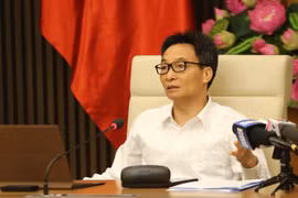 Phó Thủ tướng Vũ Đức Đam chủ trì cuộc họp chiều 2/11. (Ảnh: Dương Giang/TTXVN)