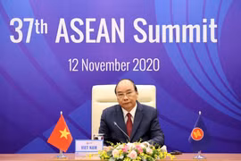 Thủ tướng Nguyễn Xuân Phúc chủ trì Phiên toàn thể Hội nghị Cấp cao ASEAN lần thứ 37. (Ảnh: Thống Nhất/TTXVN)