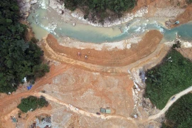 Hình ảnh từ trên cao công việc nắn dòng, cứu hộ ở Rào Trăng