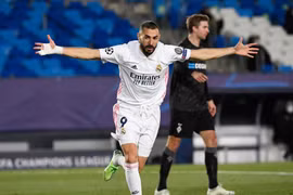 Benzema đưa Real vào vòng 1/8 Champions League. (Nguồn: Getty Images)