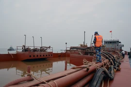 Cảnh sát biển tạm giữ tàu chứa 1.000m3 cát không có giấy tờ hợp lệ