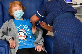 [Video] Anh ghi nhận các ca dị ứng sau tiêm vắcxin COVID-19