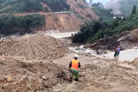 [Video] Những chuyến bay cứu hộ, cứu nạn ở thủy điện Rào Trăng 3