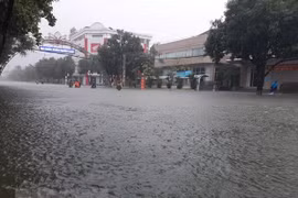 Bão số 8 cách quần đảo Hoàng Sa 450km, mưa xuất hiện trên cả nước