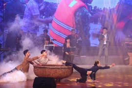 [Photo] Chương trình nghệ thuật thiện nguyện 'Thương về miền Trung'