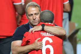 Hansi đã yêu cầu tăng cường lực lượng sau khi Thiago và nhiều cầu thủ chia tay Bayern. (Nguồn: Gett Image)