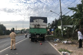 Lái xe máy đâm vào xe tải đỗ ven đường, nam thanh niên tử vong