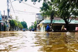 Thừa Thiên-Huế ngập lụt trên diện rộng do ảnh hưởng của bão số 6. (Ảnh: TTXVN phát)