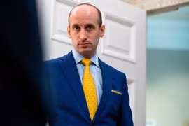 Cố vấn Nhà Trắng Stephen Miller dương tính với SARS-CoV-2
