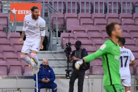 Cận cảnh Barcelona gục ngã trước Real ngay tại thánh địa Nou Camp